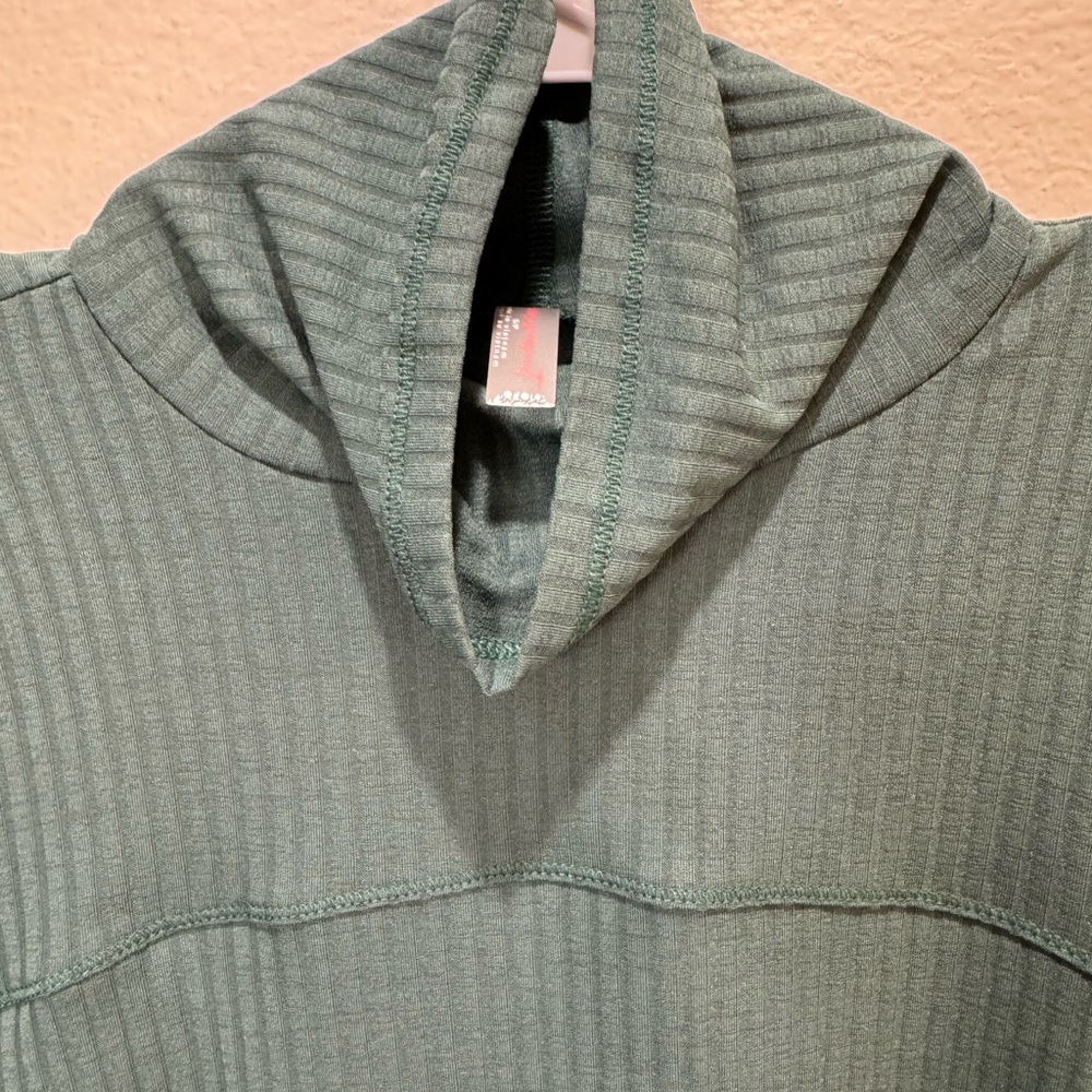 FP Movement by Free People NWT Tempo Ribbed Turtleneck Top Size S - Picture 8 of 10
